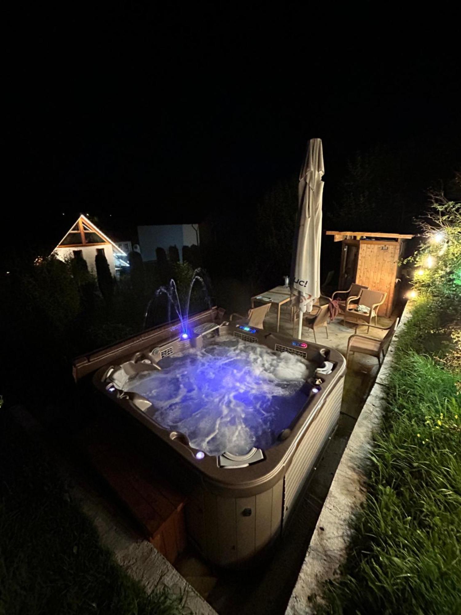 Casa Cu Magnolii Hotel โปเยนิเลซี ภายนอก รูปภาพ