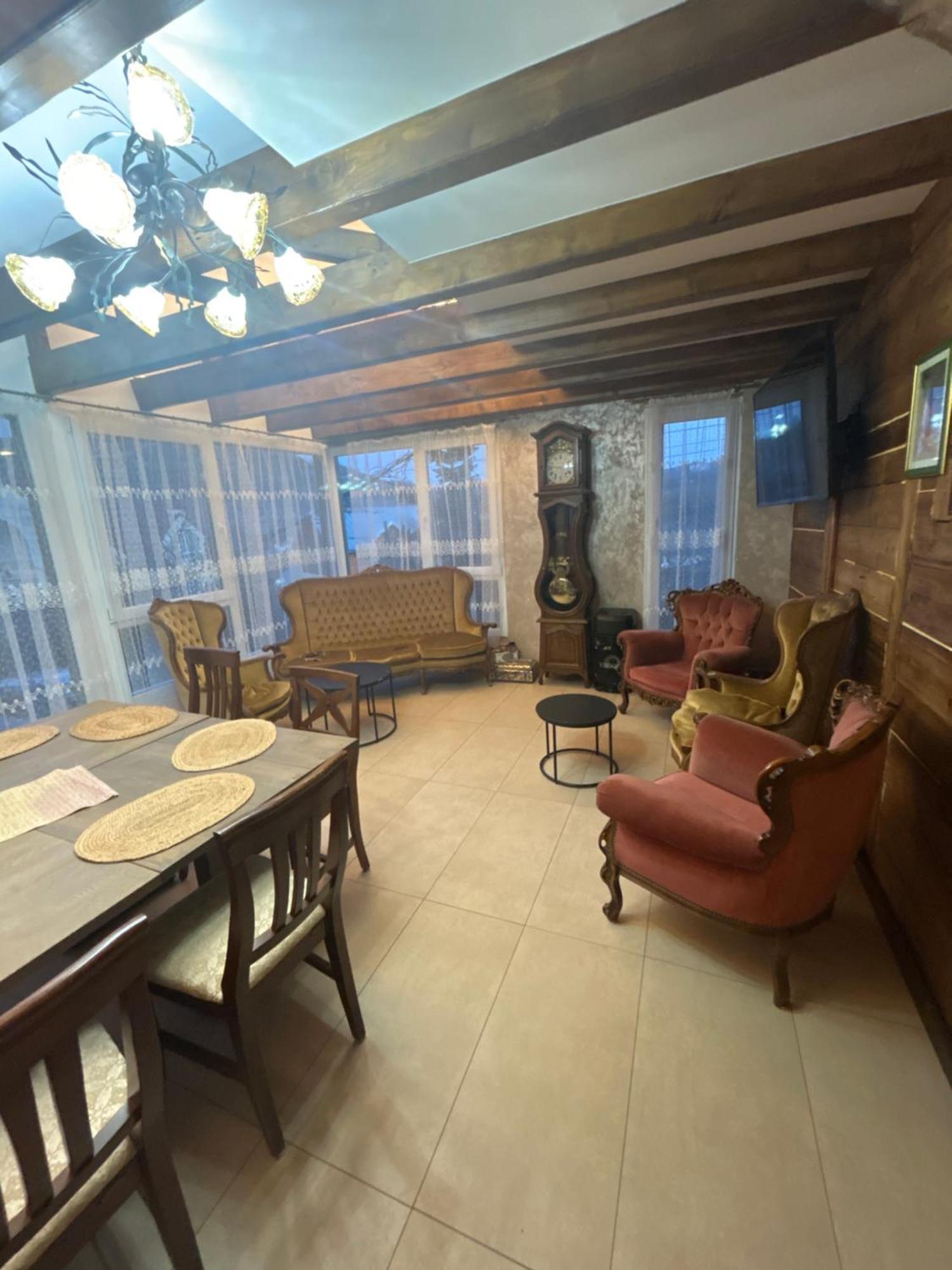 Casa Cu Magnolii Hotel โปเยนิเลซี ภายนอก รูปภาพ