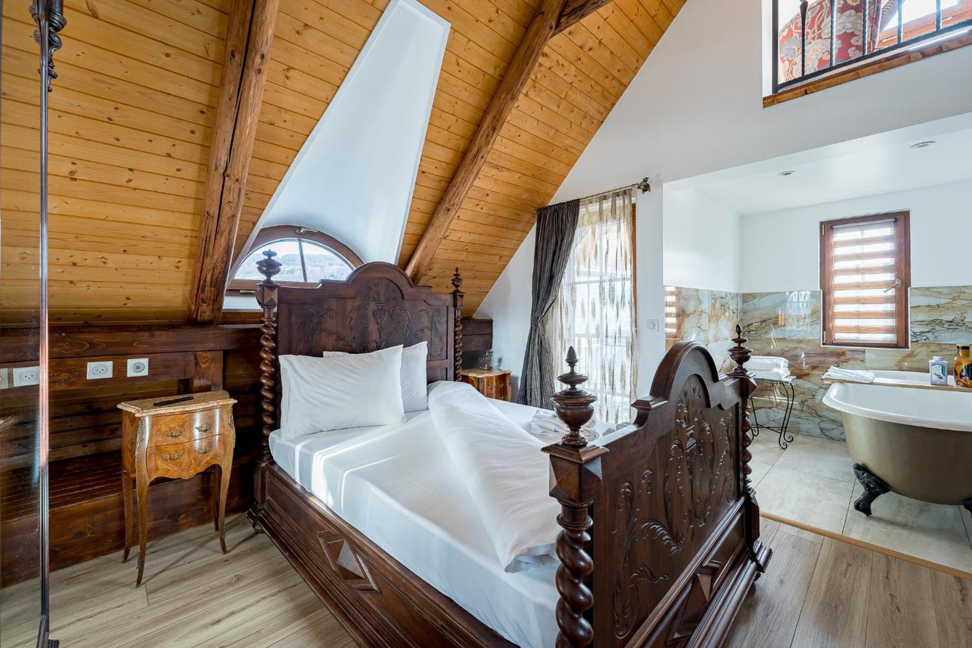 Casa Cu Magnolii Hotel โปเยนิเลซี ภายนอก รูปภาพ