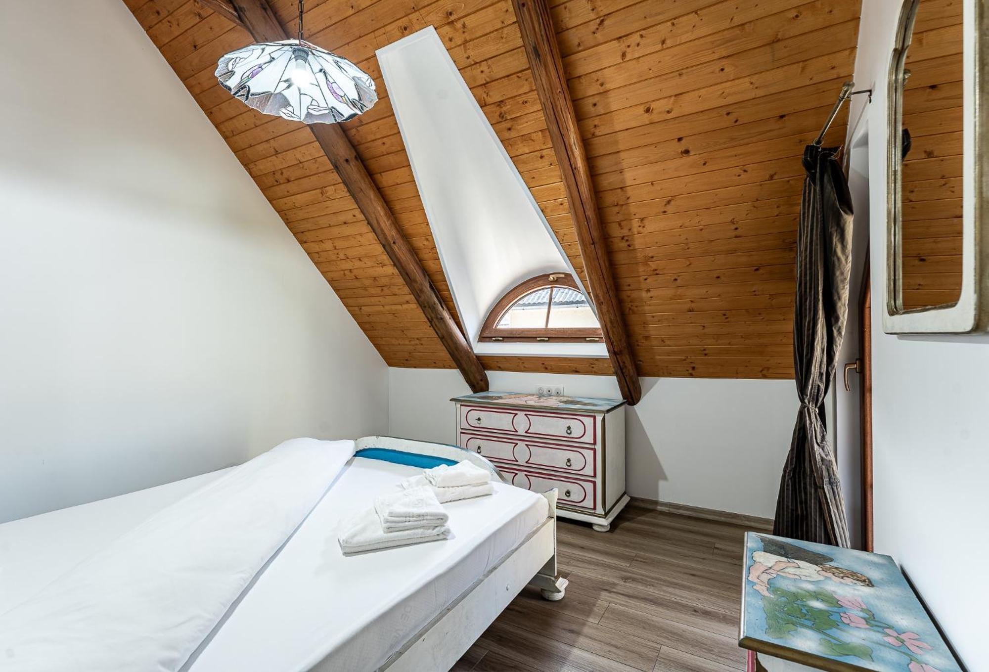 Casa Cu Magnolii Hotel โปเยนิเลซี ภายนอก รูปภาพ