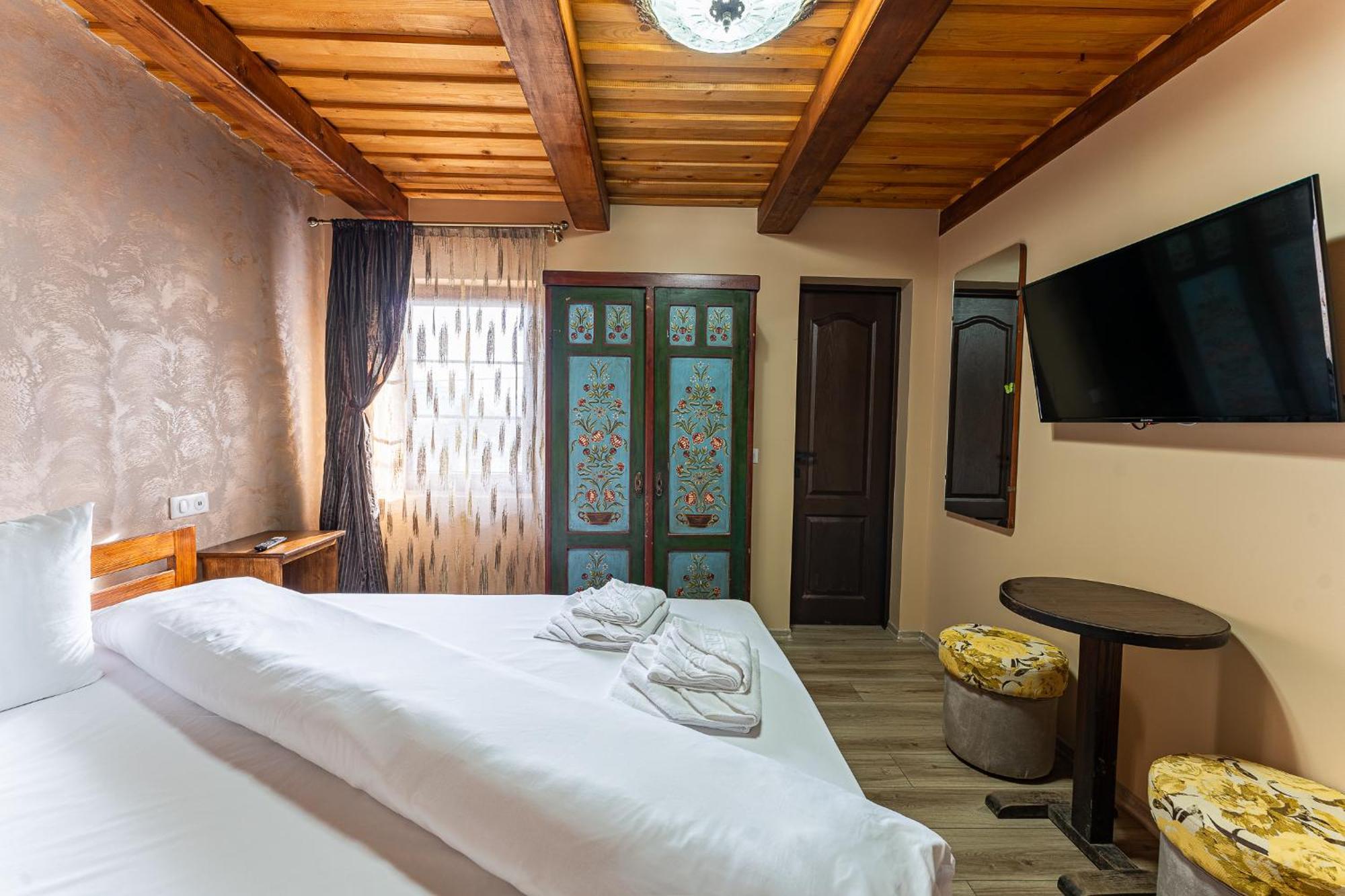 Casa Cu Magnolii Hotel โปเยนิเลซี ภายนอก รูปภาพ